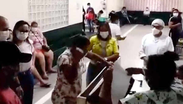 Após esperar sete horas por atendimento na UPA do 2º Distrito, mãe se revolta; assista ao vídeo