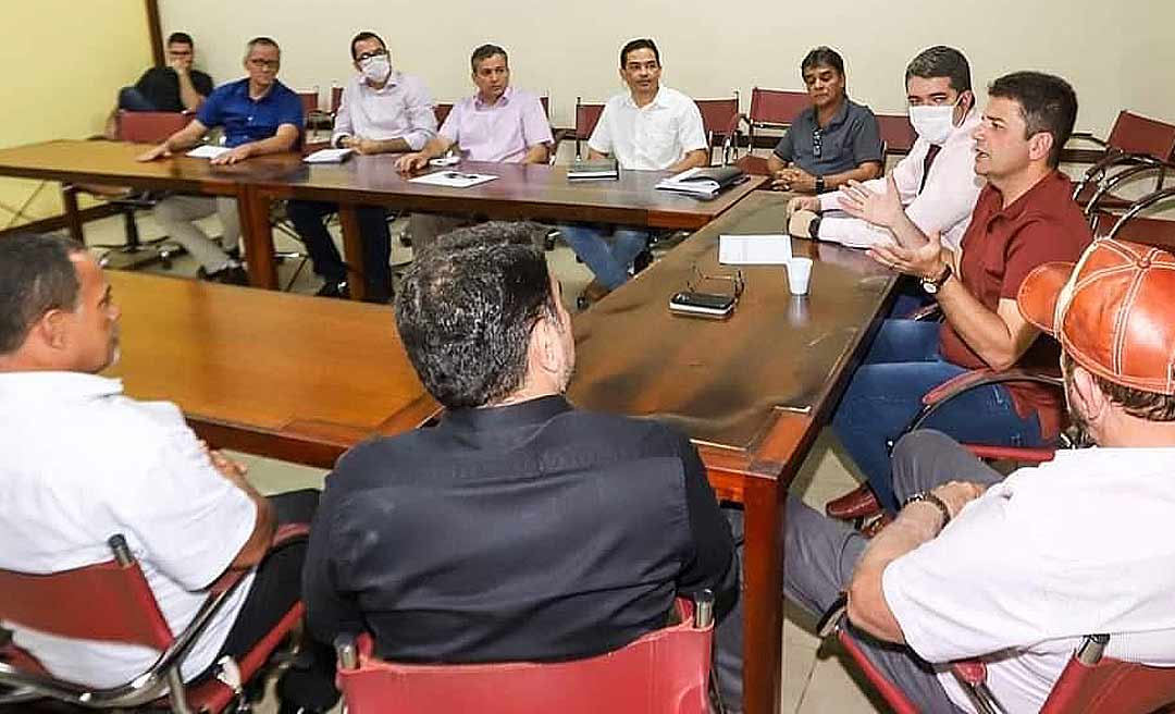 Gladson se reúne com 9 dos 17 vereadores de Rio Branco, fala em parceria e diz: “Juntos somos mais fortes”