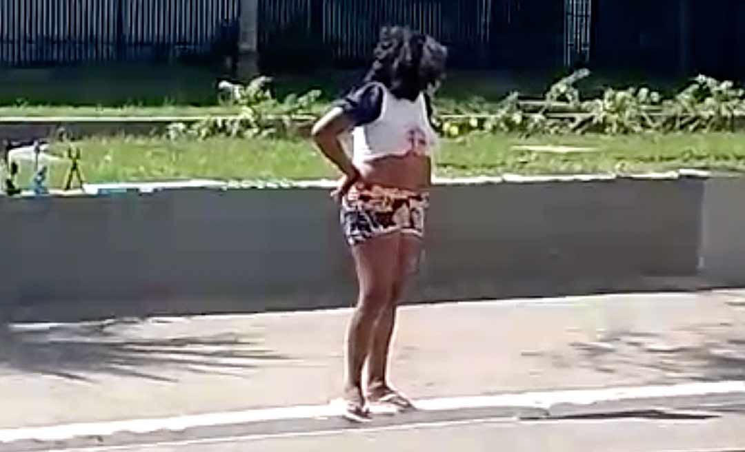 Moradora de rua que deu à luz em frente a maternidade de Rio Branco perambula pelas ruas do centro: "sem assistência do poder público", diz ativista