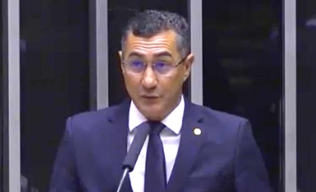 Jesus Sérgio apresenta projeto em defesa dos usuários de planos de saúde