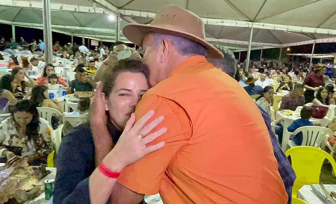 No Costelão de Acrelândia, Petecão cumprimenta Mara e a eleitores promete fortalecimento da pecuária 