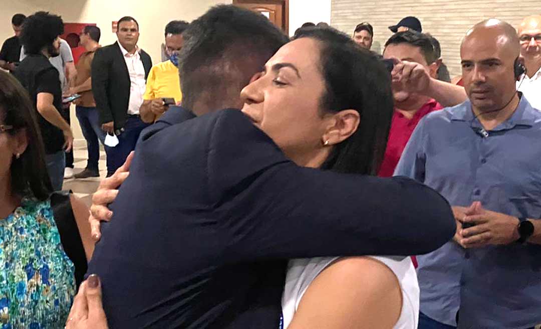 Gladson Cameli diz que quer Mailza candidata ao Senado: “A senhora vai ser candidata, sim!”