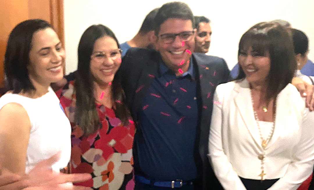 “O futuro a Deus pertence”, diz Gladson em encontro do PL ao ser perguntado sobre Marcia Bittar como vice