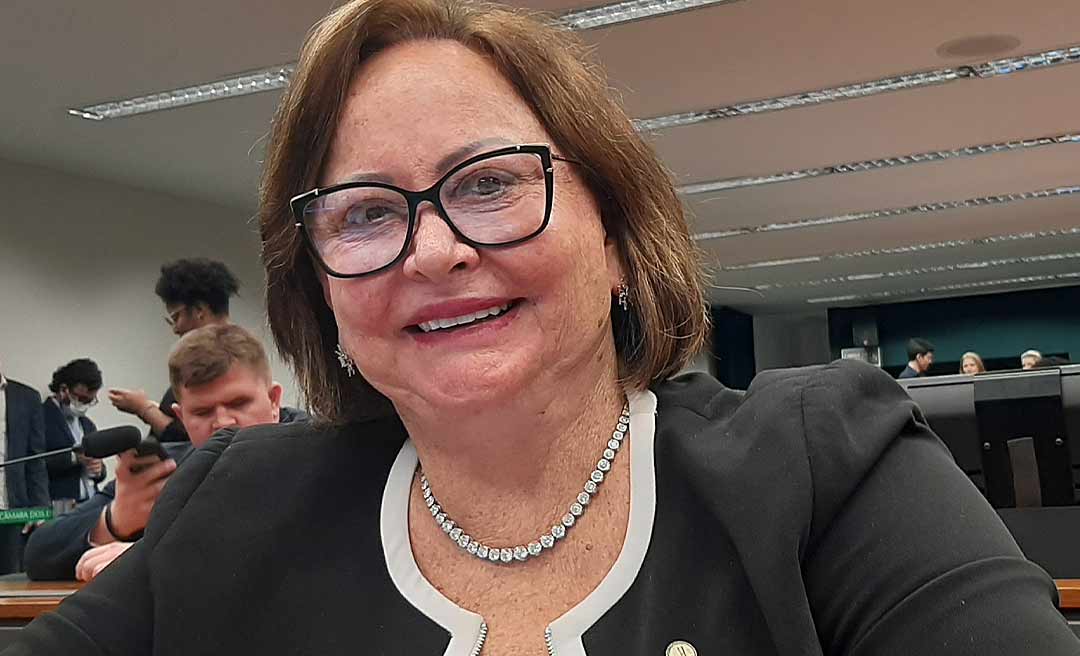 Vanda Milani vota pela aprovação da PEC que garante o piso salarial dos enfermeiros