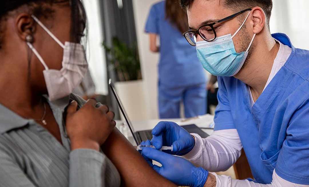 “É uma vitória que enche a gente de esperança”, diz Flaviano sobre aprovação de PEC que estabelece piso para a Enfermagem