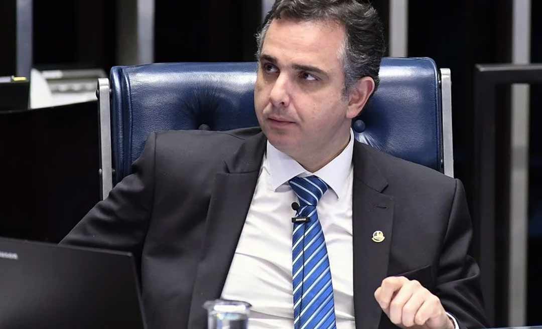 Pacheco condena ataque de Bolsonaro ao TSE para estrangeiros em Brasília