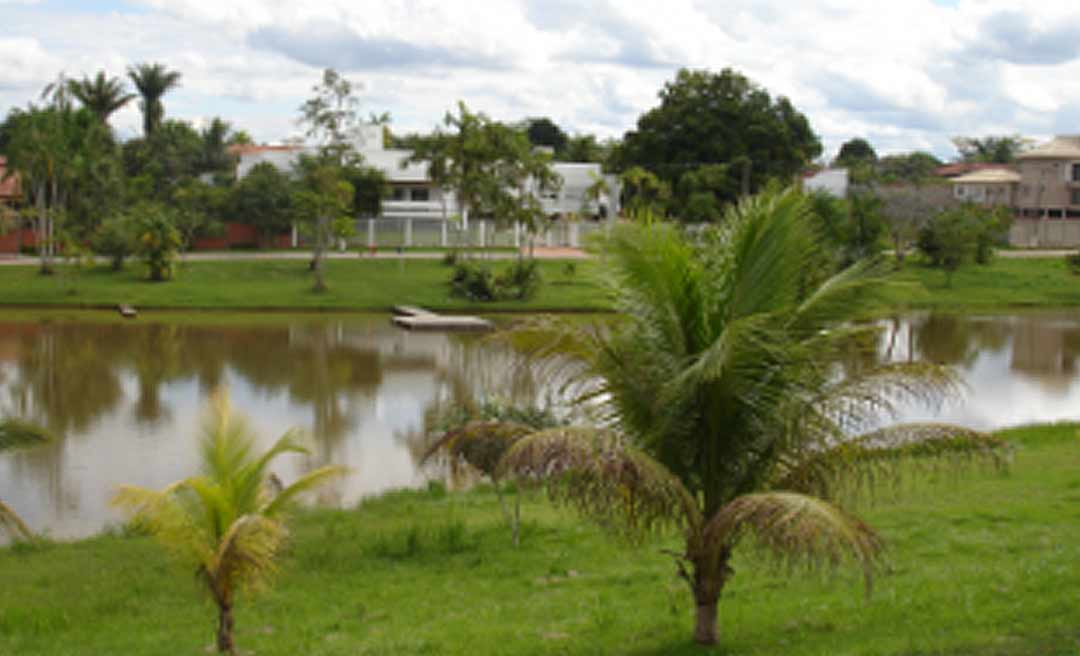 Governo auncia a venda de de dois terrenos localizados no condomínio de luxo Chácara Ipê