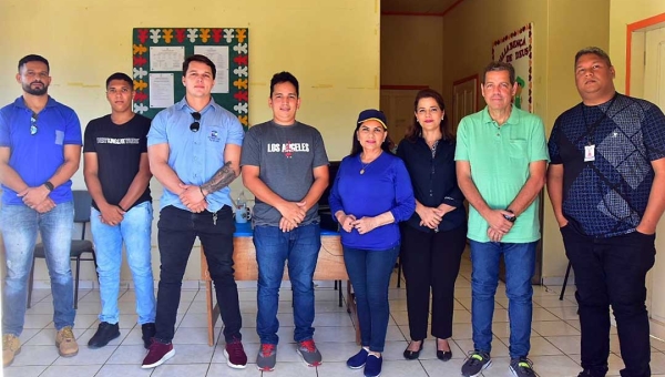 Em Feijó, Mara Rocha diz em programa de rádio que vai estruturar todas as unidades hospitalares do estado com equipamentos de exames e médicos