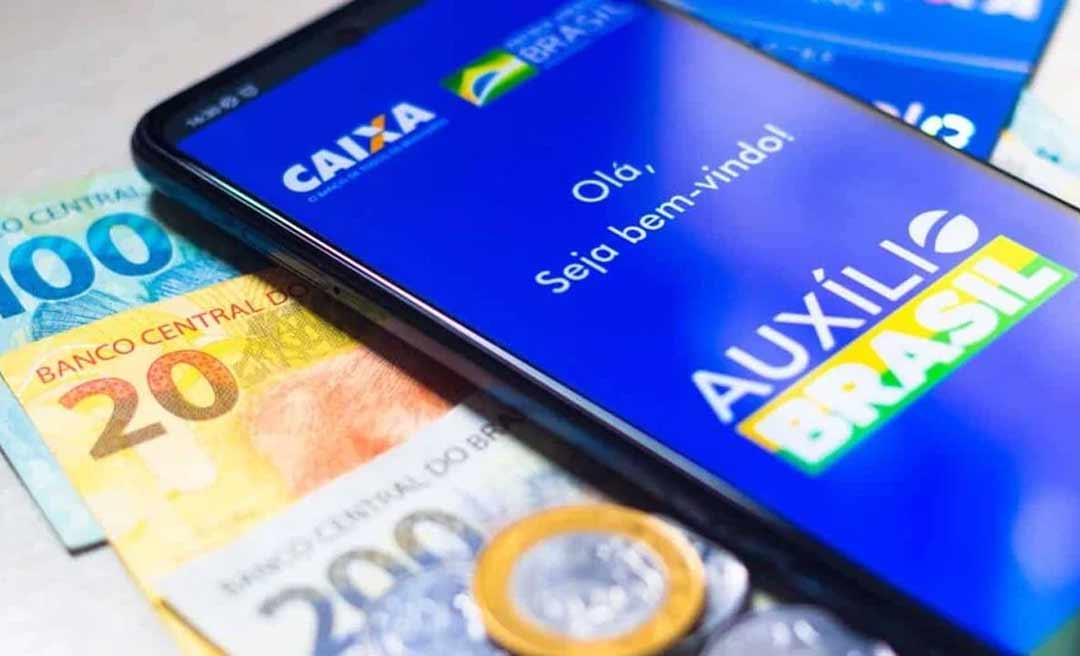 Governo Bolsonaro antecipa calendário do Auxílio Brasil de R$ 600