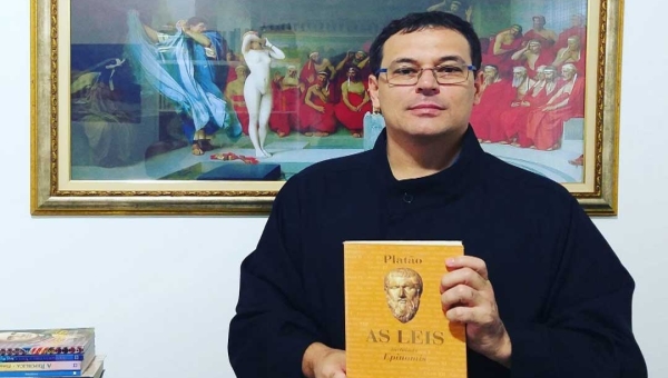 Sanderson Moura critica “estrelismo” de JV: “Quem aceitou o jogo dele hoje está penando”