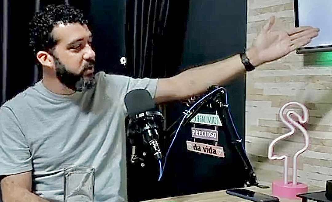 “Bocalom pintou a caixa preta de azul e colocou sobre a mesa”, diz André Kamai ao falar sobre o transporte coletivo