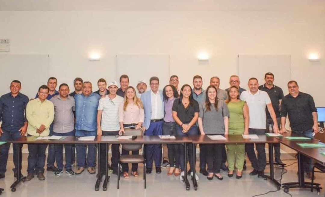 Em Cruzeiro, Gladson reúne prefeitos e parlamentares que apoiam sua reeleição