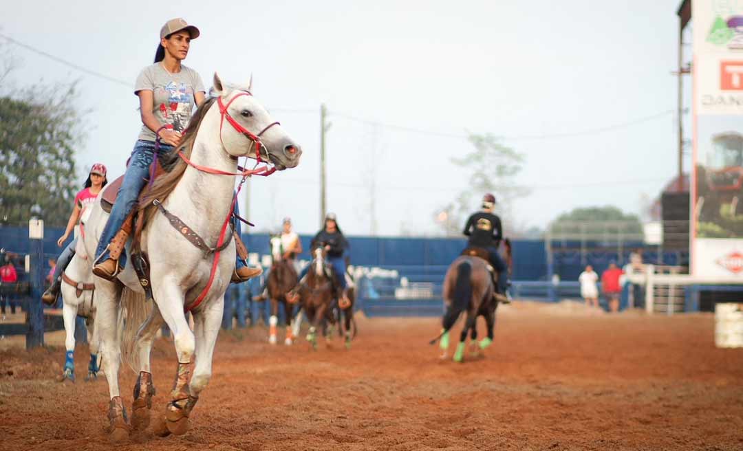 Treinamento para a Prova dos Três Tambores é realizado na Expoacre 2022, nesta terça
