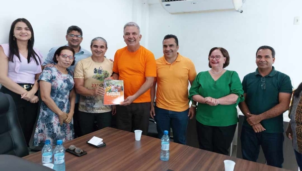 Petecão, Tota Filho e Vanda Milani entregam Plano de Governo ao Conselho Regional de Enfermagem do Acre, Coren-AC