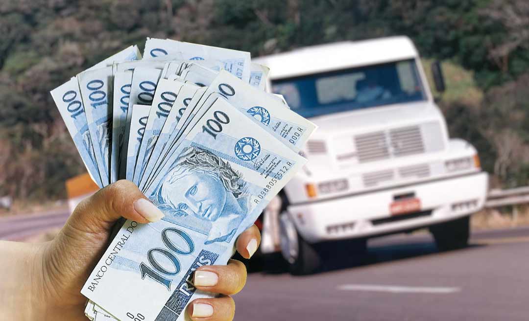 Caminhoneiros começam a receber benefício emergencial nesta terça