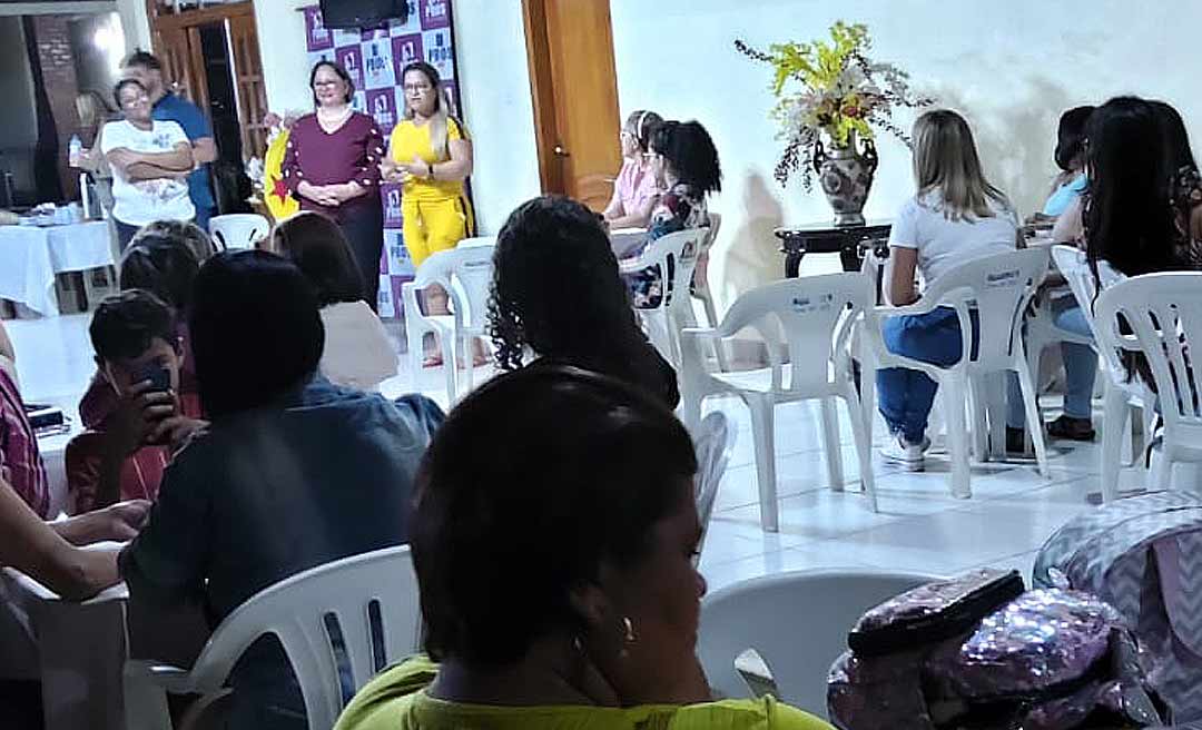 Vanda Milani reúne com mulheres do Quinze para chá da tarde