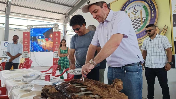 Gladson, Mara, JV, Marcia e Alan tiram uma “casquinha” do Costelão da Maçonaria