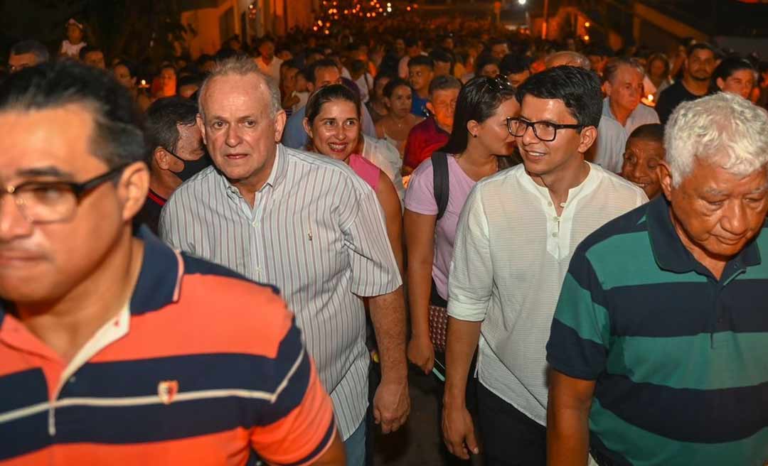 Ao lado de César Messias, Dr. Jenilson participa da Procissão de Nossa Senhora da Glória, em Cruzeiro do Sul