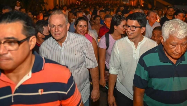 Ao lado de César Messias, Dr. Jenilson participa da Procissão de Nossa Senhora da Glória, em Cruzeiro do Sul