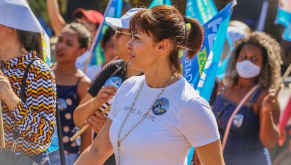 Márcia Bittar participa da Caminhada da Esperança no bairro Calafate