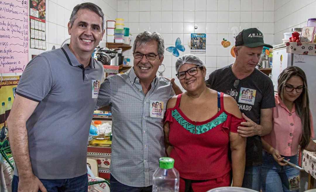Jorge Viana e Marcus Alexandre tomam café da manhã no mercado da Seis de Agosto e visitam comércio