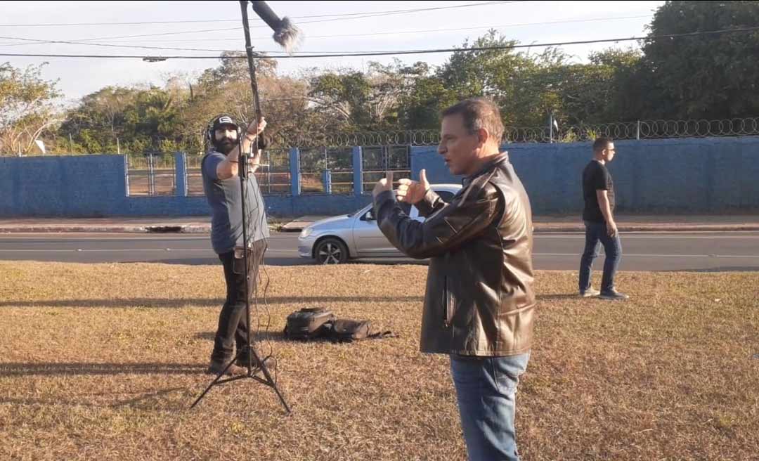 Marcio Bittar grava programa eleitoral sobre viaduto, obra inédita na capital