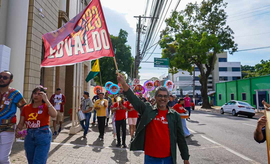 “Recomeçamos do jeito certo, com o pé no chão, com a força da militância”, diz Edvaldo durante ato de Abraço no Palácio
