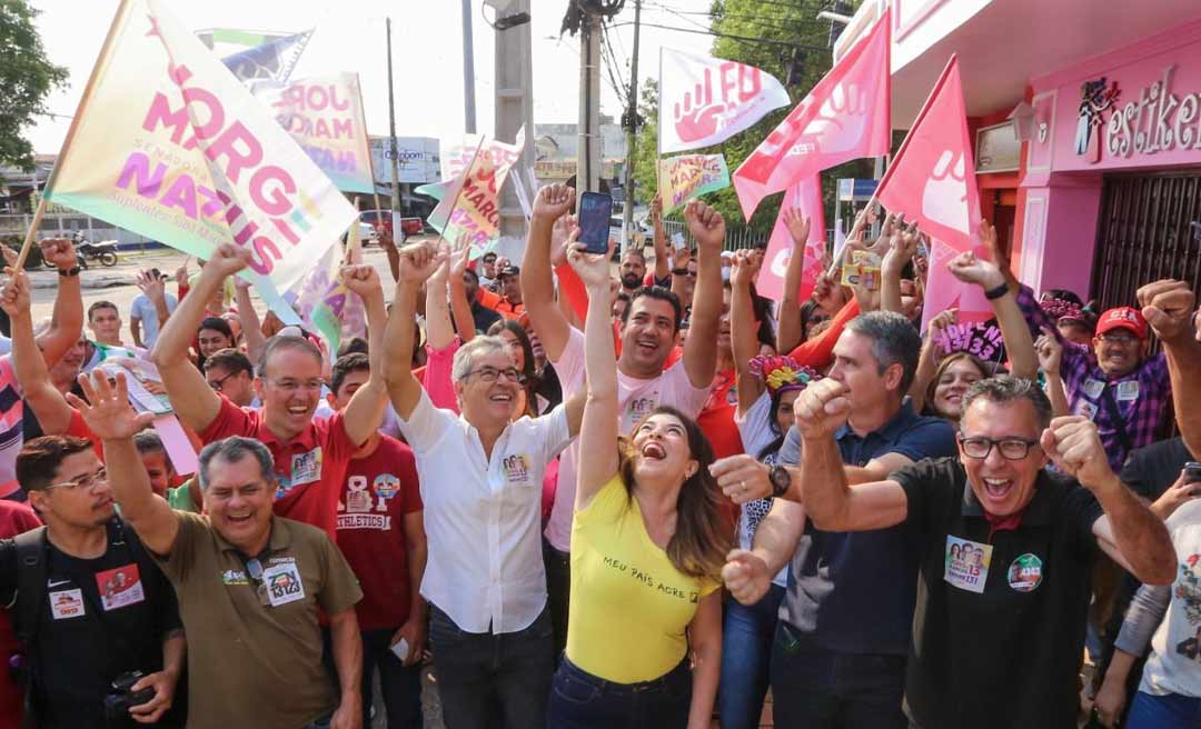 Jorge, Marcus e Nazaré fazem caminhada e conversam com comerciantes das lojas na Estação Experimental