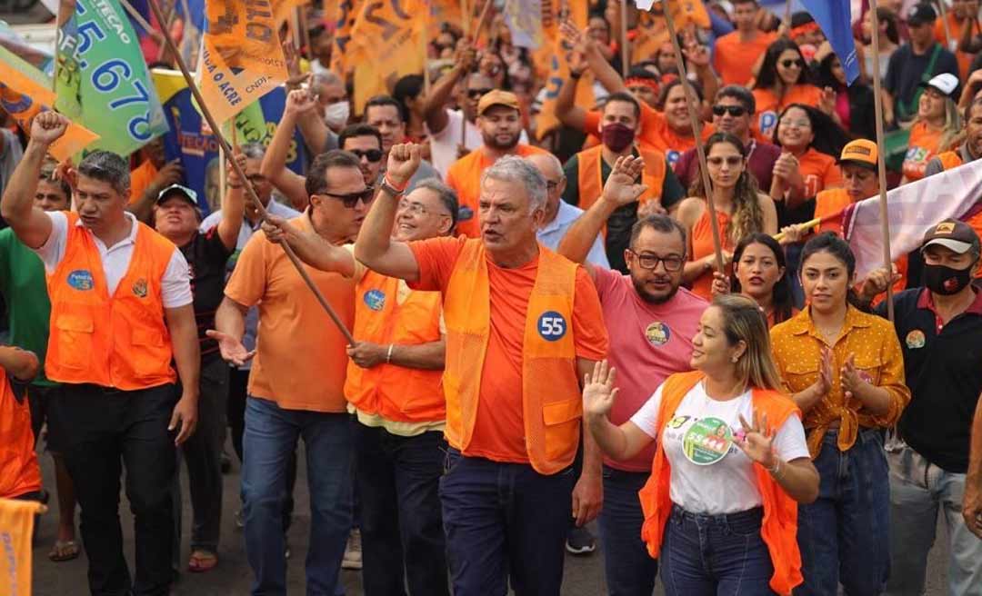 Com militantes, Petecão faz “arrastão” no Centro e diz: “Rio Branco já nos abraçou”