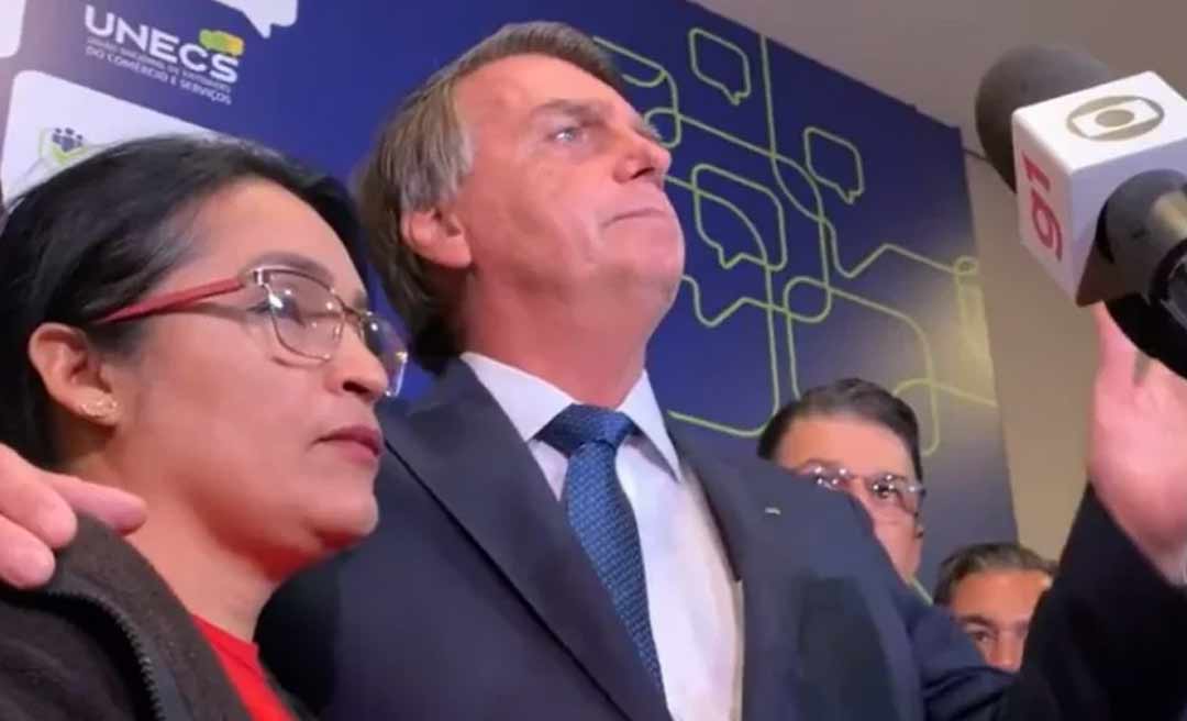 Bolsonaro deixa entrevista ao ser questionado sobre apelido "Tchutchuca do Centrão"