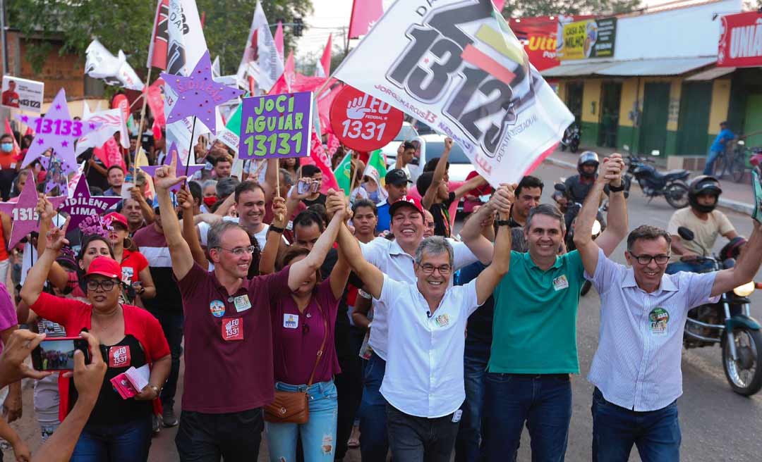 “Nós vamos alegrar o Acre de novo”, diz Jorge Viana durante caminhada na Baixada da Sobral