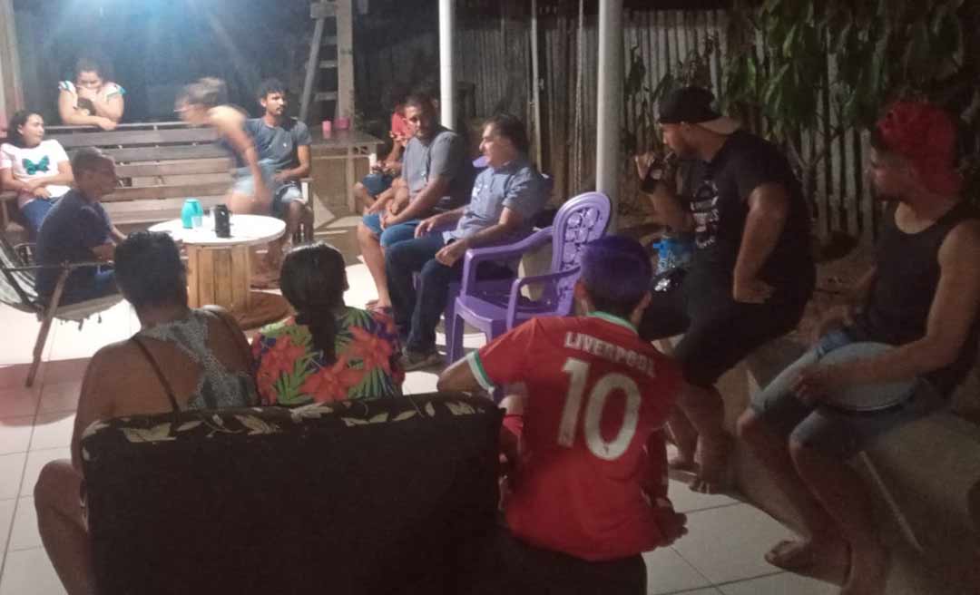 Deputado José Bestene conversa com amigos e apoiadores da Vila Campina