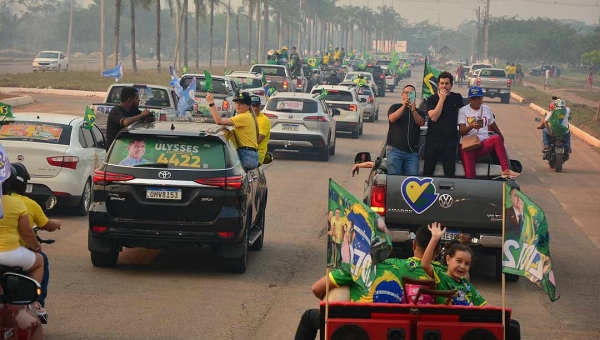 Bolsonaristas de Rio Branco e Cruzeiro do Sul saem às ruas em carreata pró-Bolsonaro