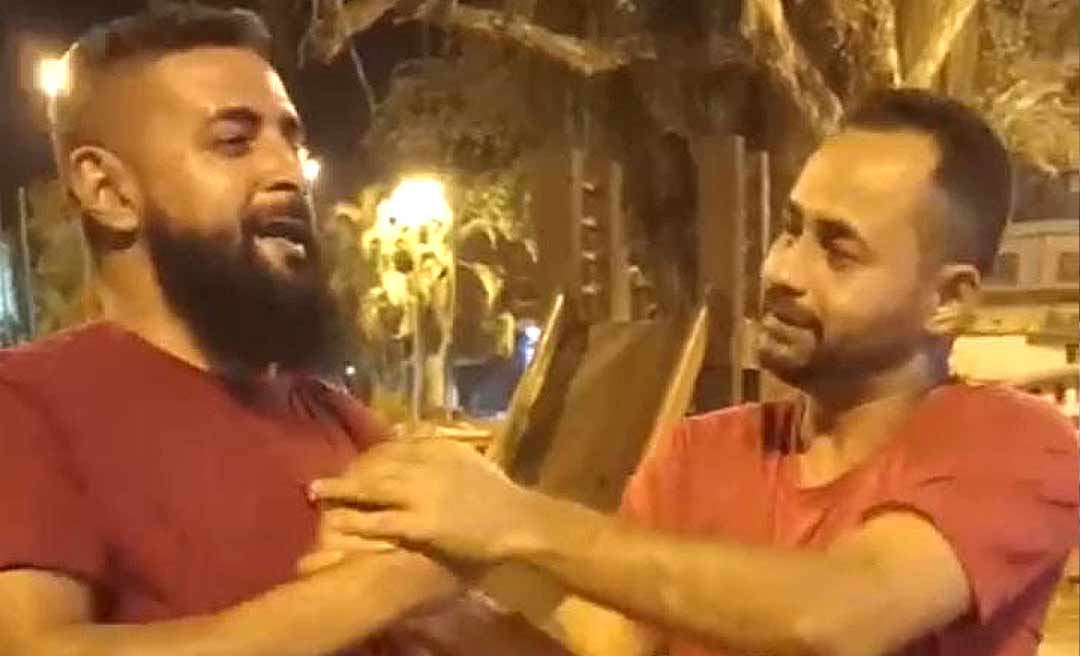 Gladson ou JV? Em Xapuri, ex-vereador e diretor da prefeitura apostam sexo anal ou R$ 10 por vitória de candidatos ao governo