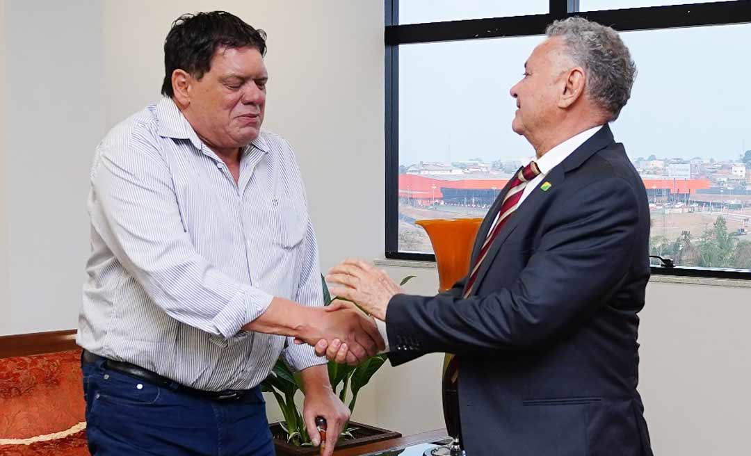 Flaviano conversa com presidente do TRE/AC sobre mudança no horário de votação