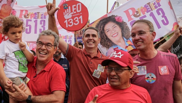 Ao lado das filhas e netos, Jorge Viana caminha em bairros da parte alta da cidade e diz que política para ele não é negócio