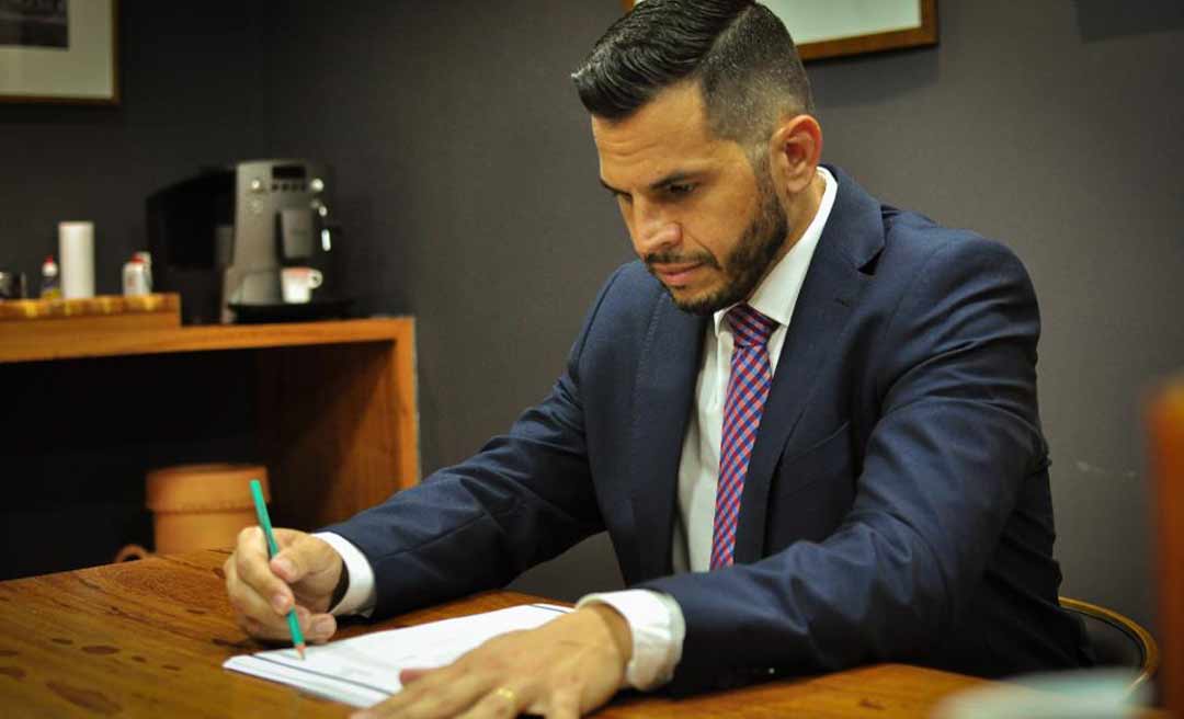 Genro de Jorge Viana, Aiache comunica afastamento da presidência da OAB/AC até o fim das eleições