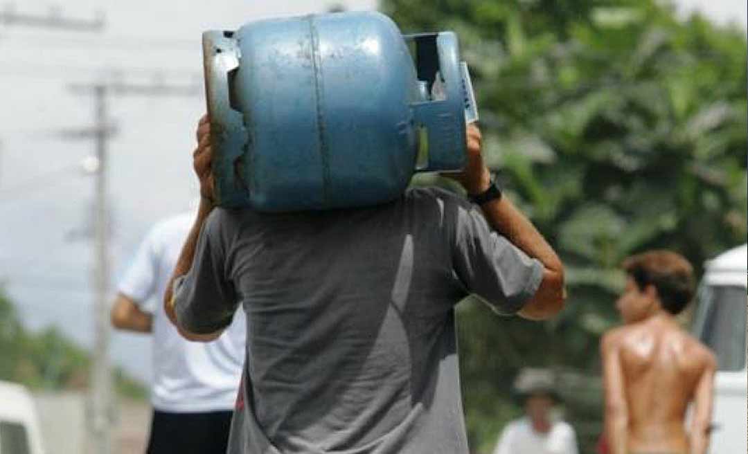 Petrobras reduz preço do gás de cozinha em 4,7% para distribuidoras a partir de terça-feira (13)