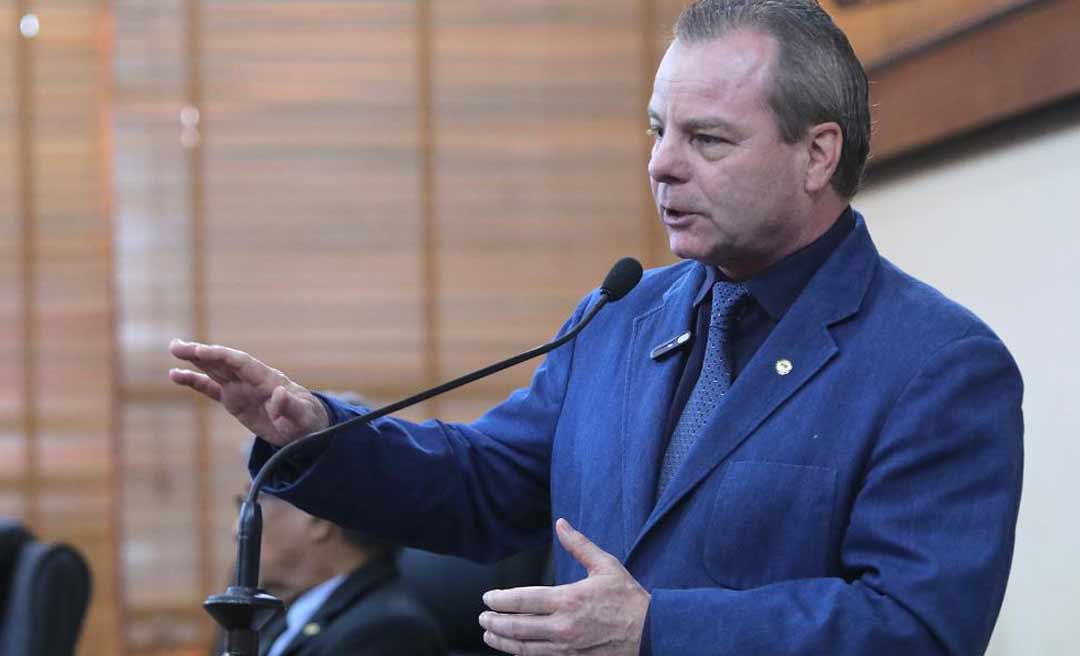 Pedro Longo pede redução de carga horário para servidores do Igesac