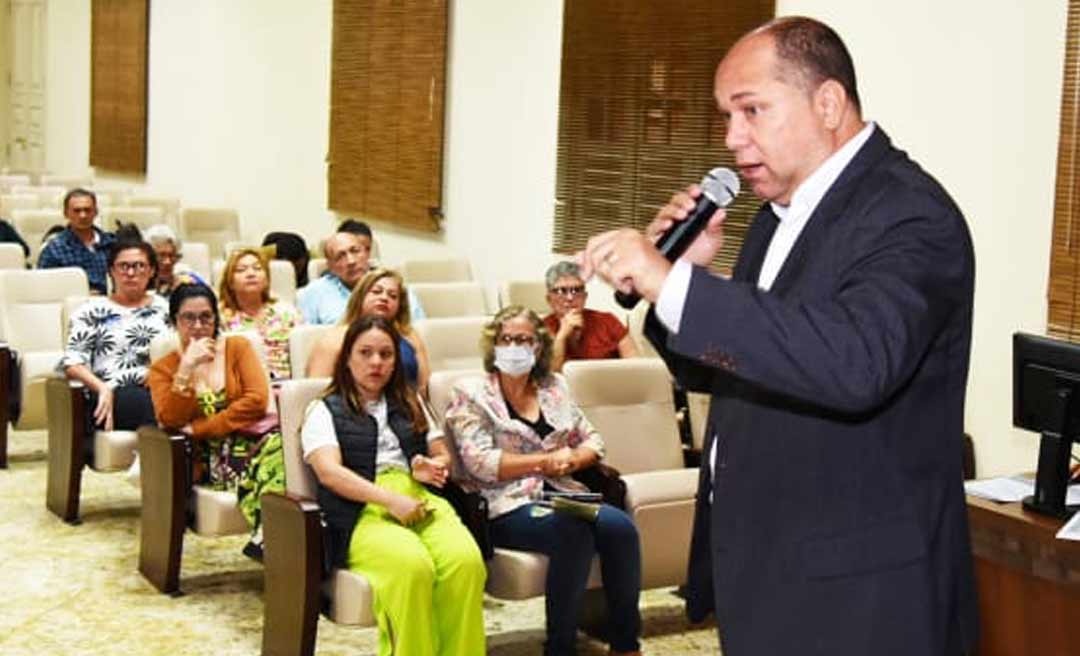 Professor Nilson Euclides firma compromisso com aposentados da Educação