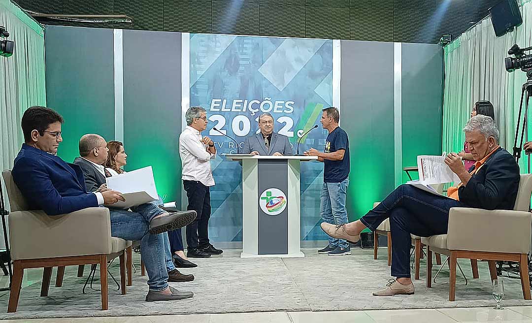 Em ambiente de rivalidade, candidatos a governador do Acre se cumprimentam antes de debate na TV Rio Branco