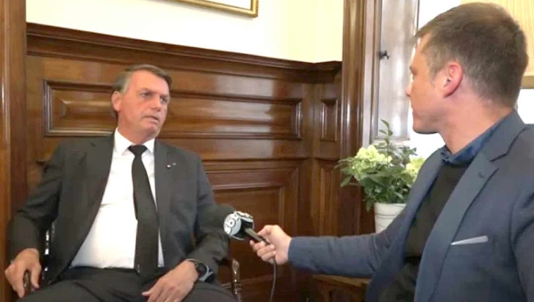 Se não vencer no 1º turno, houve 'algo anormal' no TSE, diz o presidente Jair Bolsonaro