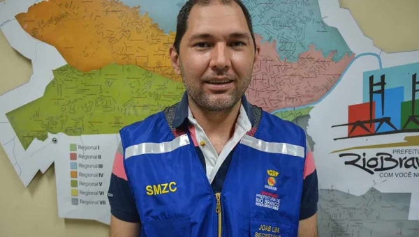 Joabe Lira é acusado de perseguir servidores que não votam em Antonio Moraes e Lene Petecão; ele nega e diz que está focado no trabalho