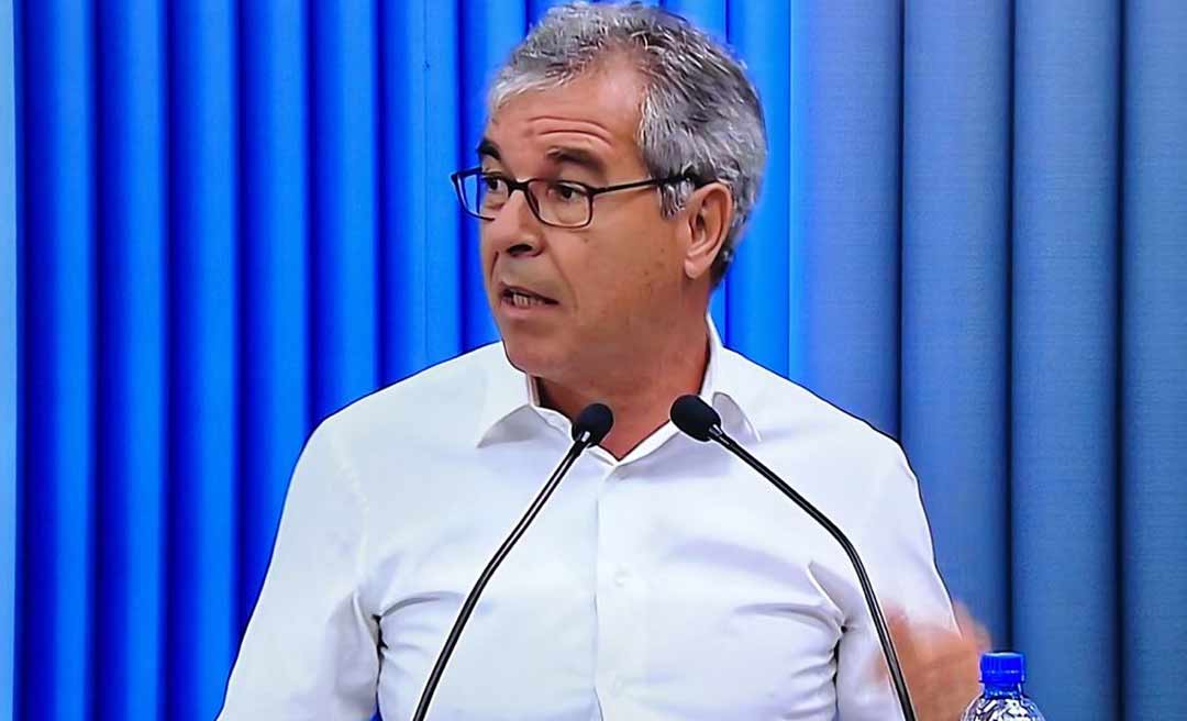 Jorge Viana é esquecido durante primeiro bloco da TV Acre e reclama
