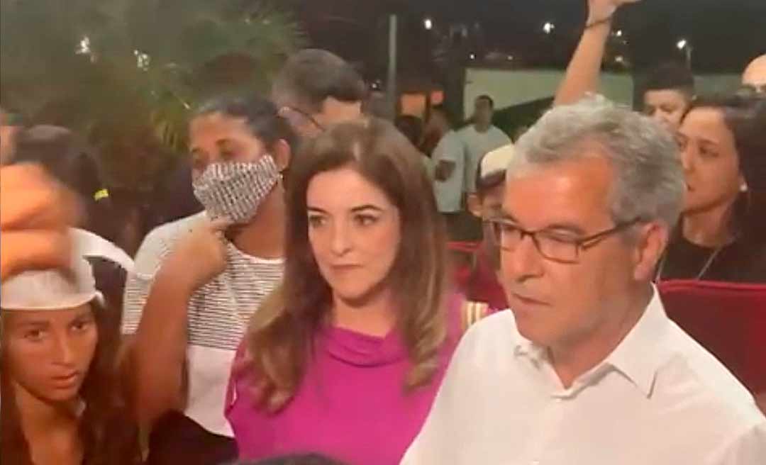 Mulheres de presos gritam o nome de Jorge Viana na frente da TV Acre