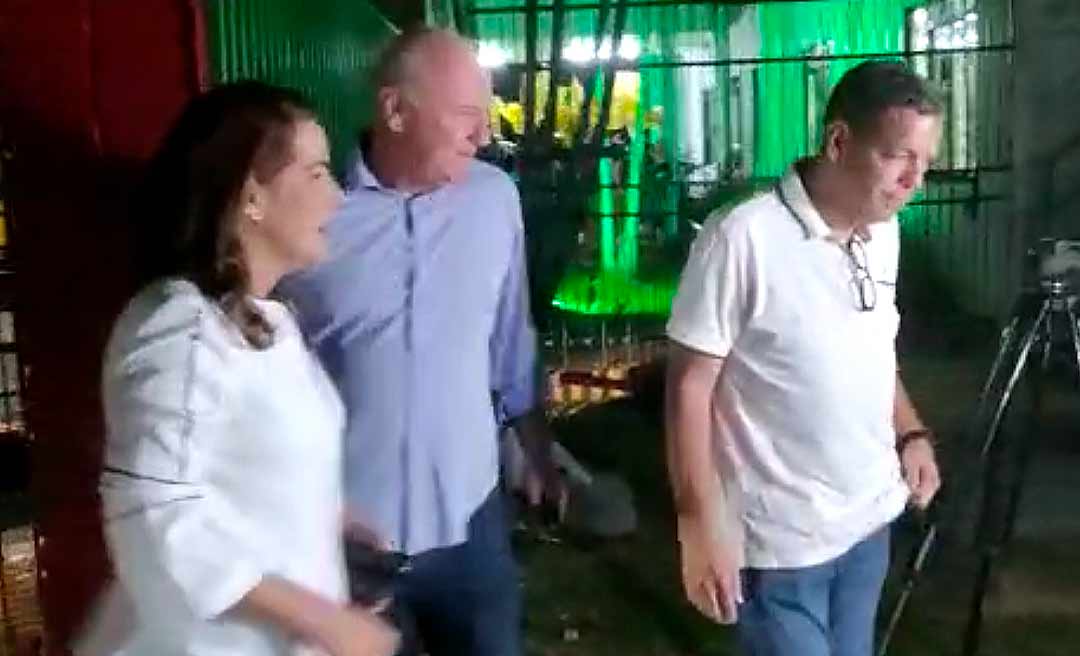 Mara Rocha chega na TV Acre acompanhada dos coordenadores de sua campanha