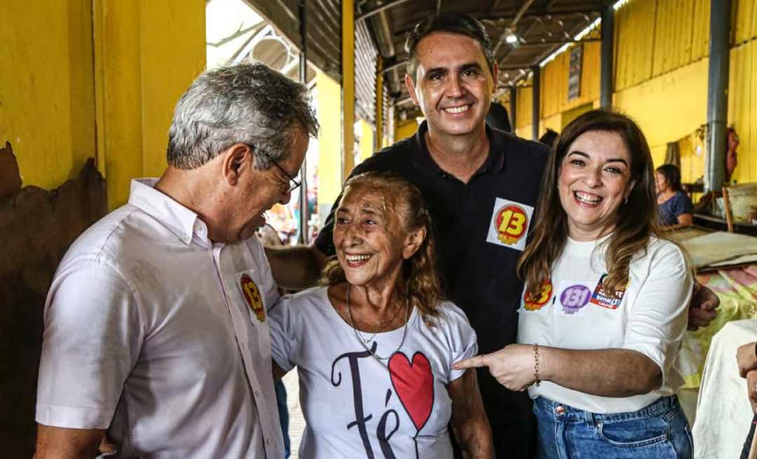 Jorge e Marcus conversam com comerciantes do Elias Mansour e Aziz Abucater