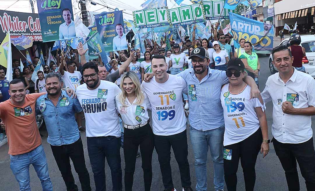 Na Baixada da Sobral, acompanhado de candidatos a deputado, Ney participa de caminhada