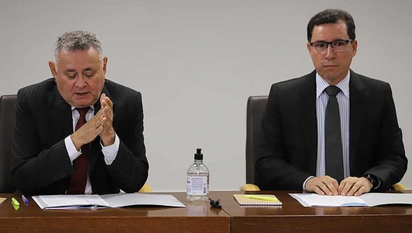 Justiça Eleitoral do Acre reforça: celular não é permitido na cabina de votação