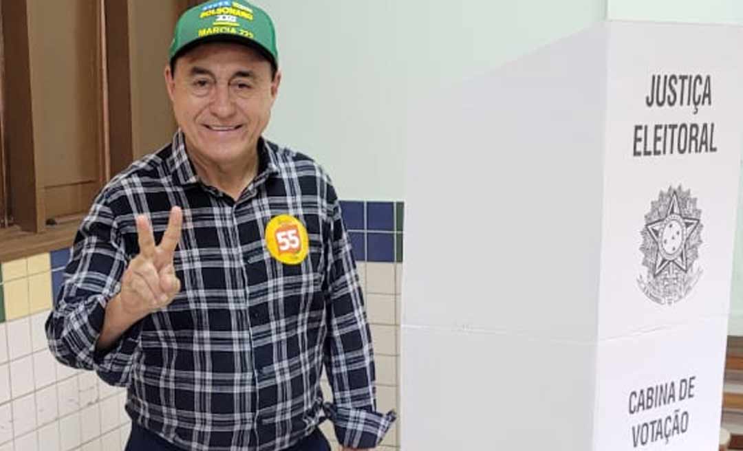 Prefeito de Rio Branco, Tião Bocalom vota pela manhã na Baixada da Sobral